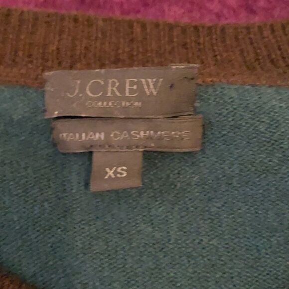 J. Crew colorblock slit cashmere sweater. Size Xs - Picture 4 of 8